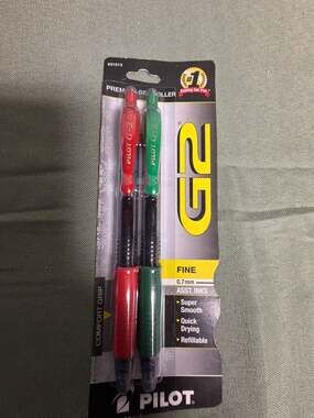 Pilot G2 Retractable Fine 0.7mm Premium Gel Roller Pens Red and Green 2-Pack